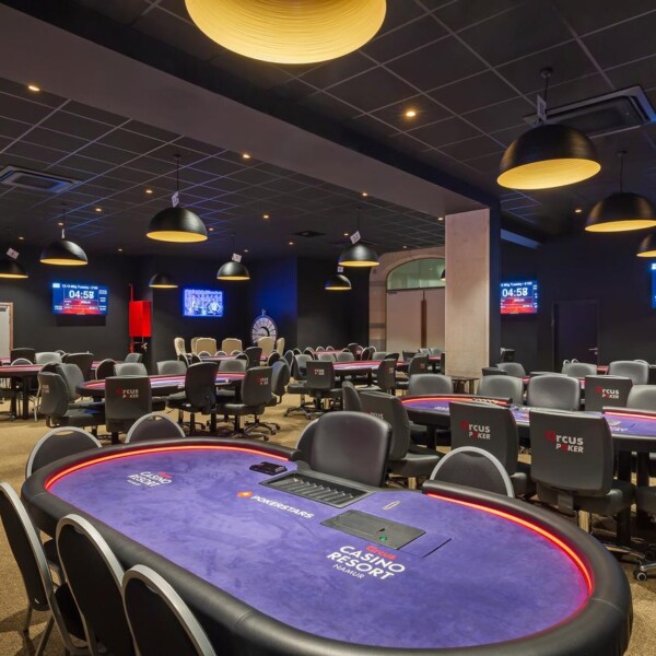 Tables de poker - Circus Casino Resort Namur